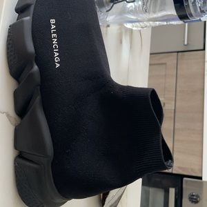 Balenciagas Speed.2 black  size 39 (U.S size 8 in women) & a U.S size 7 in Men!!